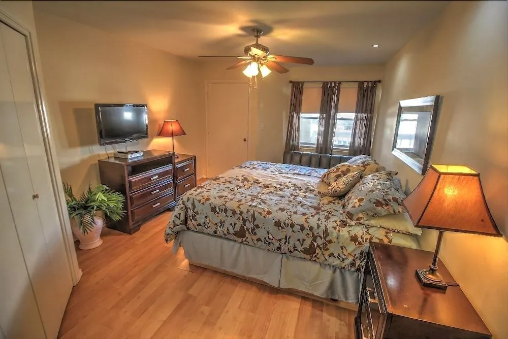 Gulfpoint 2203 - 2 Br Condo