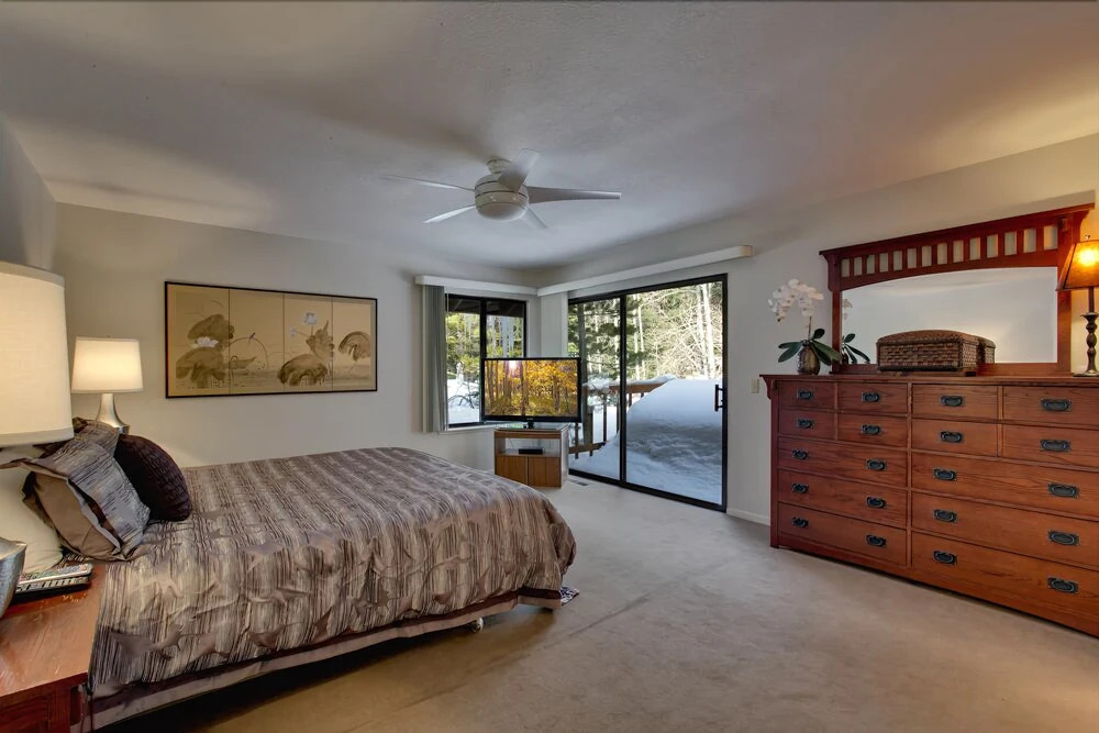 Spacious Riverfront - 3 Br Home