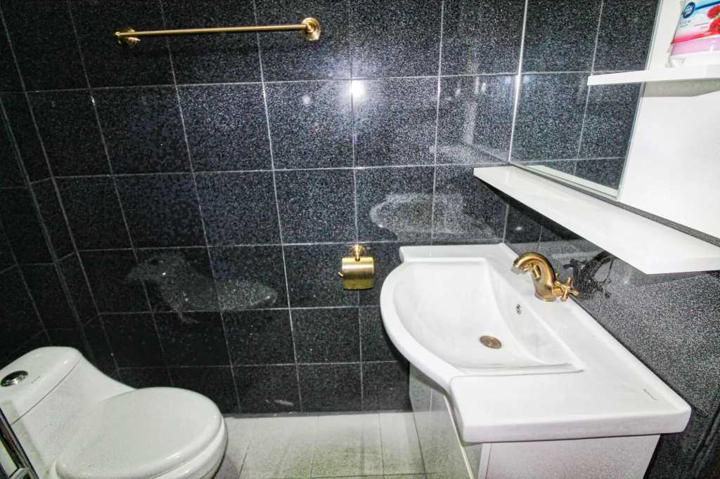 Phratamnak Inn Hotel & Guesthouse - 100 mtr from the beach