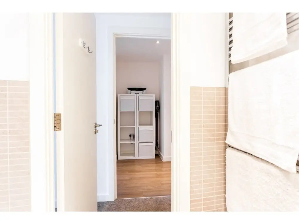 Bright, Spacious 2BR Central Cambridge Flat for 4