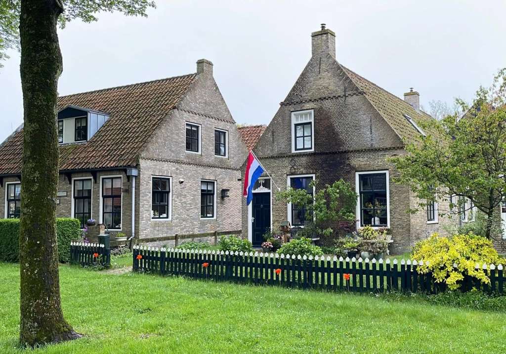 Bij Risje dorp