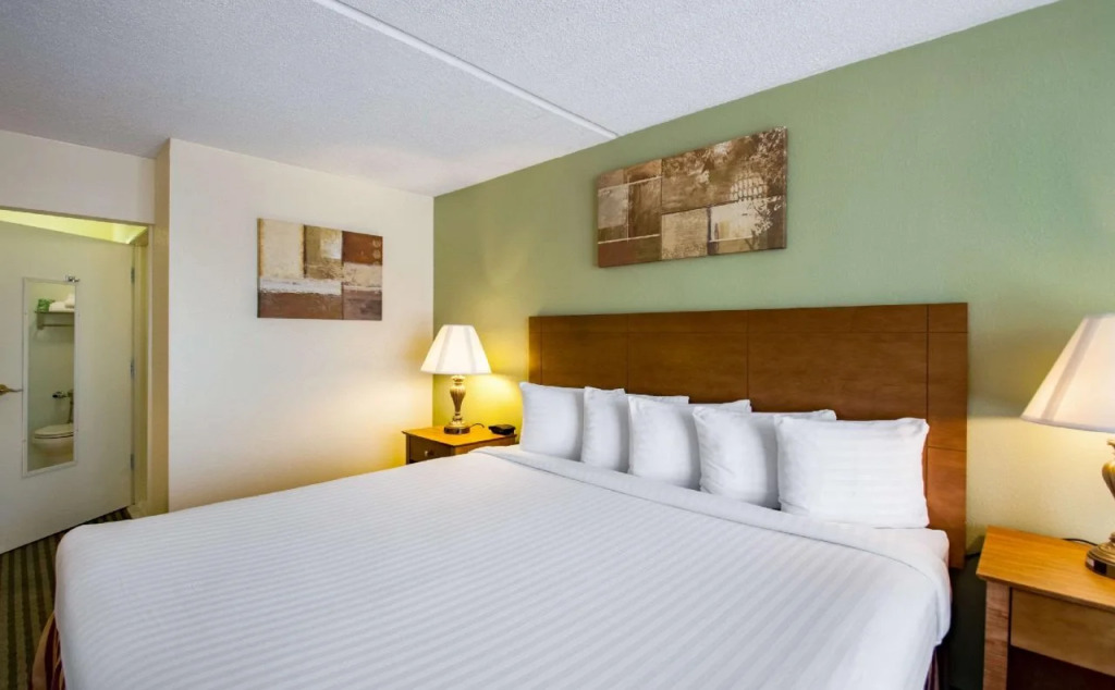 Clarion Inn & Conference Center