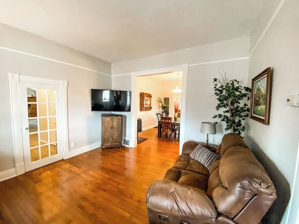 2622 N Nevada