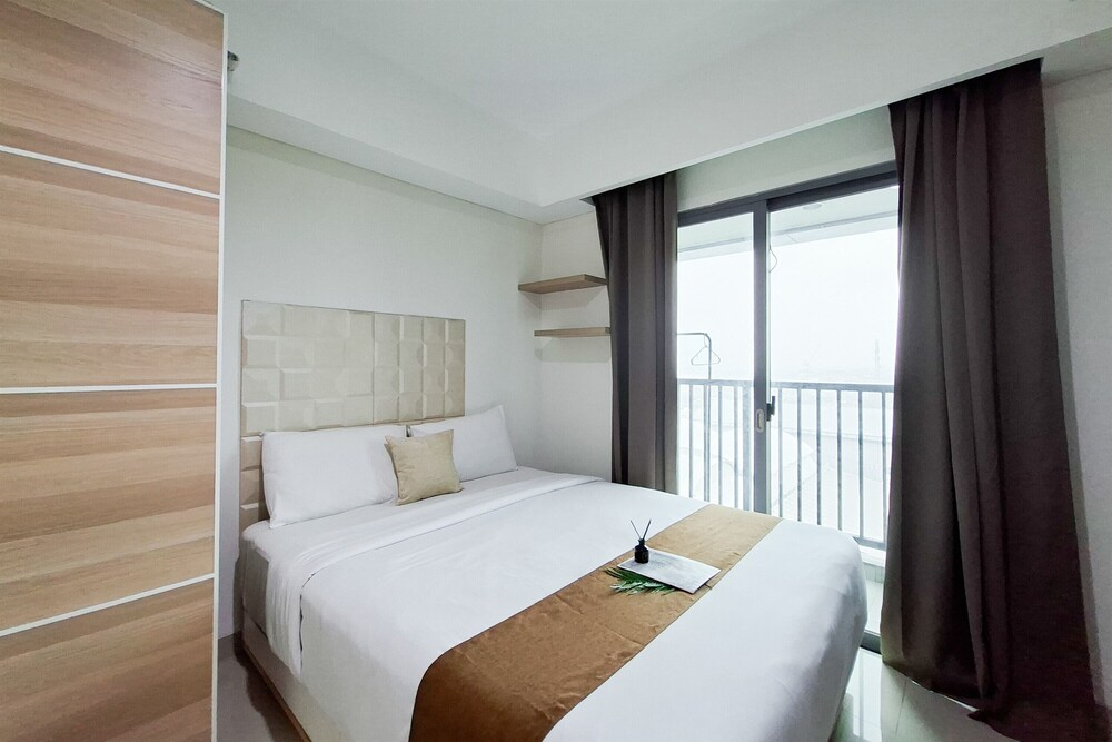 Comfortable 1Br Without Living Room At Apartment Bintaro Embarcadero