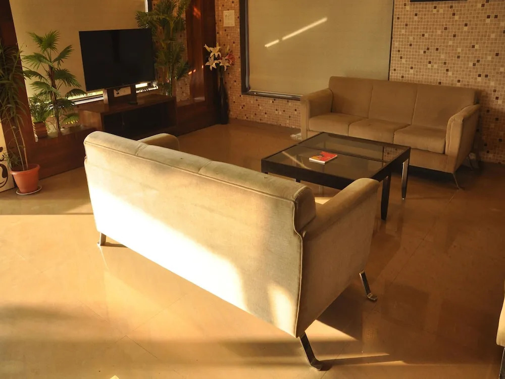 OYO 2647 Hotel Sai Shubham