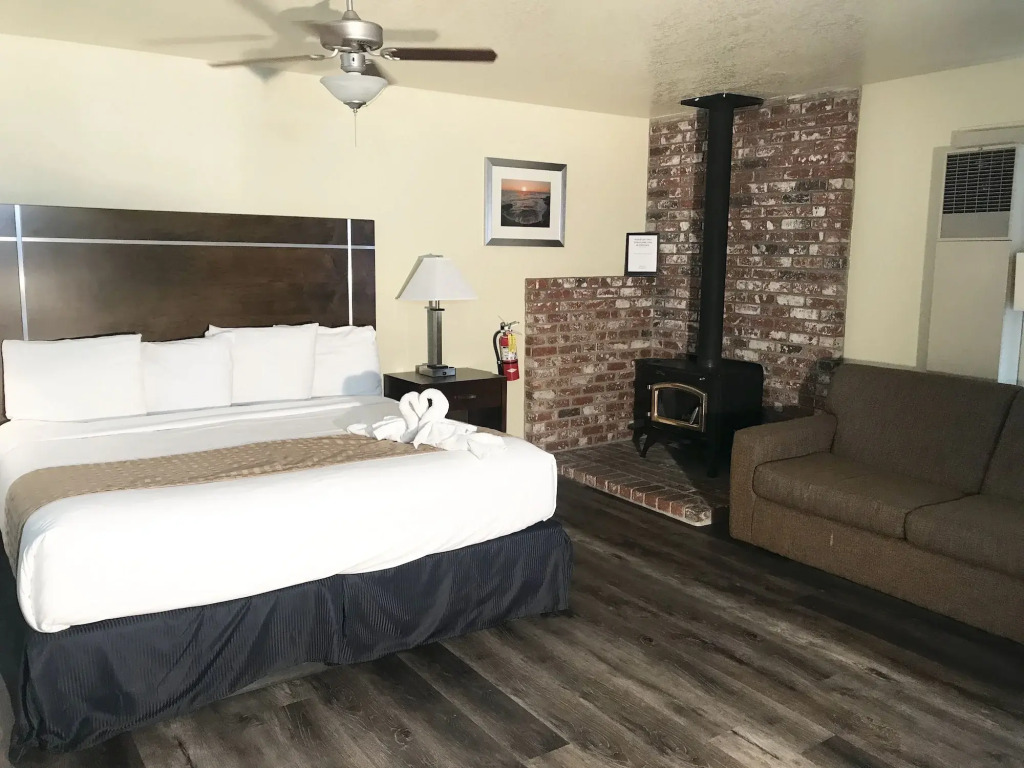 Harbor House Inn