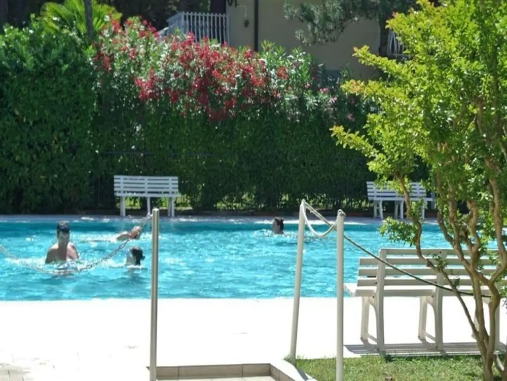 Fantastic Flat With Pool View Just Steps From the sea