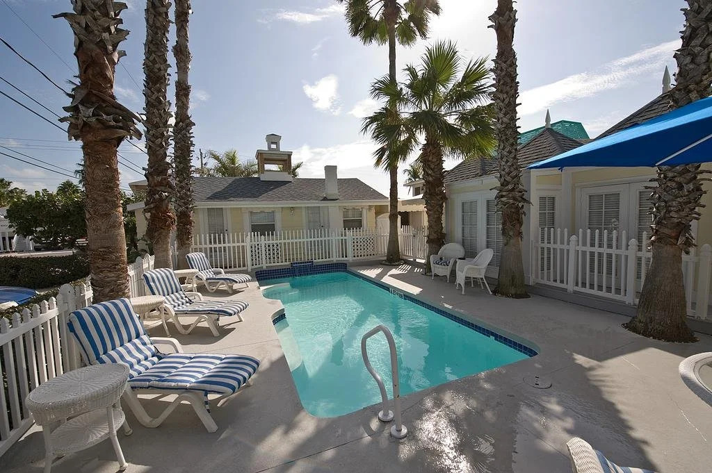 Bungalow Beach Resort