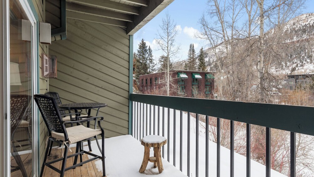 Riverside Condos D01 by Avantstay Condo Close To Downtown, Town Park & Ski Lift #8