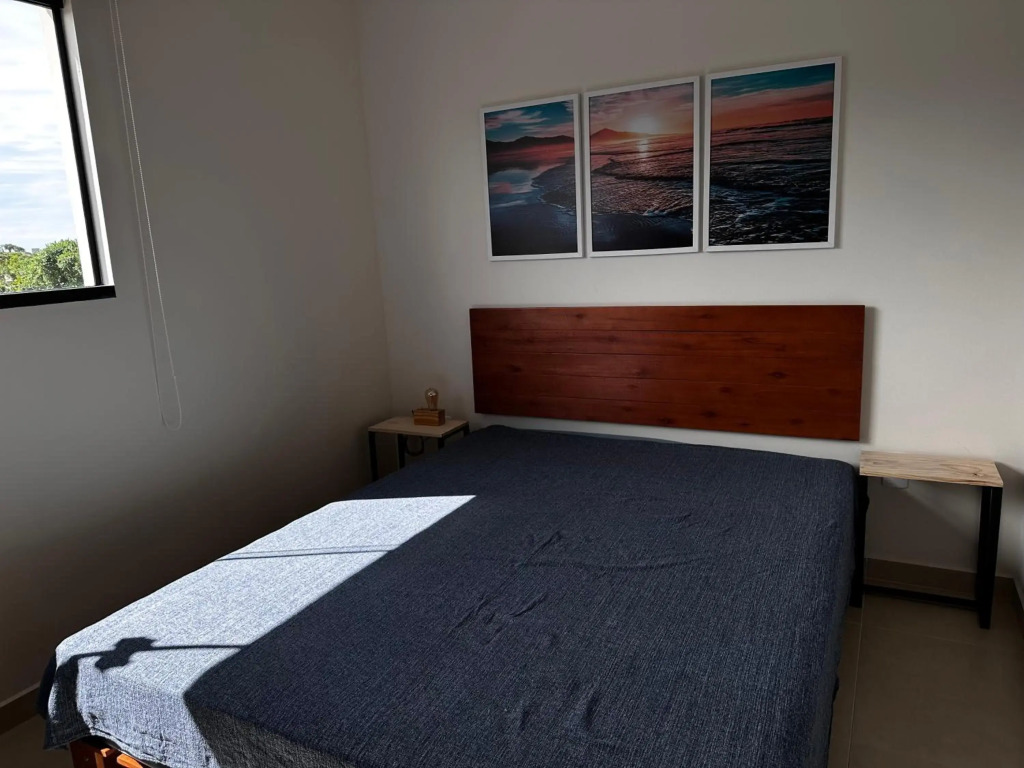 Encanto de apartamento, novo! A 290 metros da praia do Canto Grande!