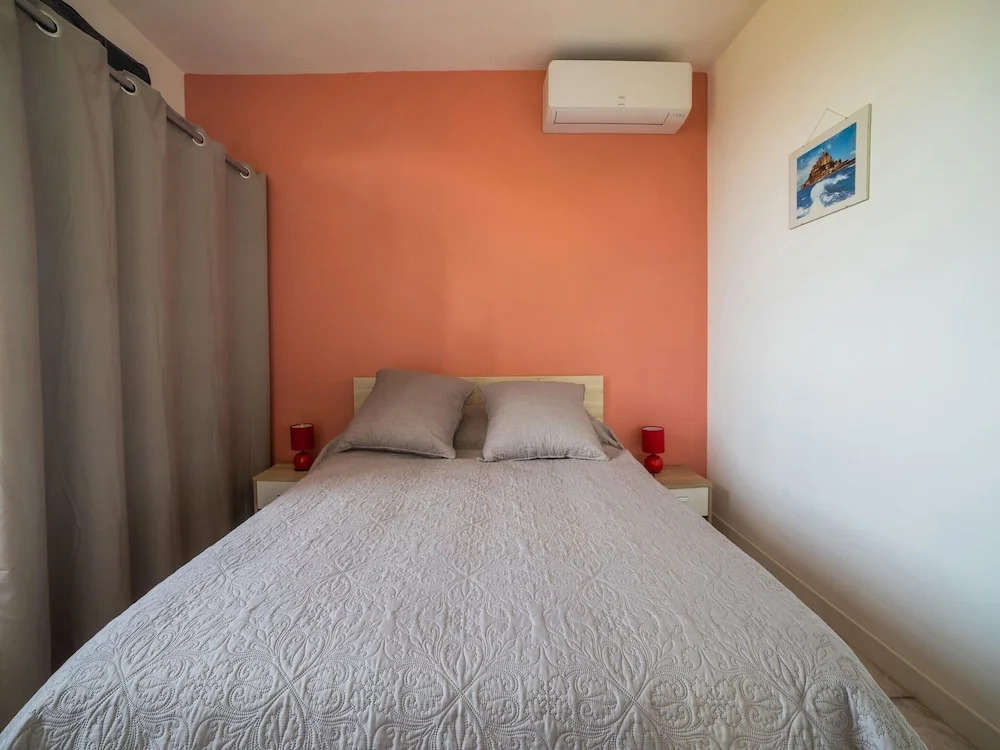 Tasteful Holiday Home in Marnac with Garden