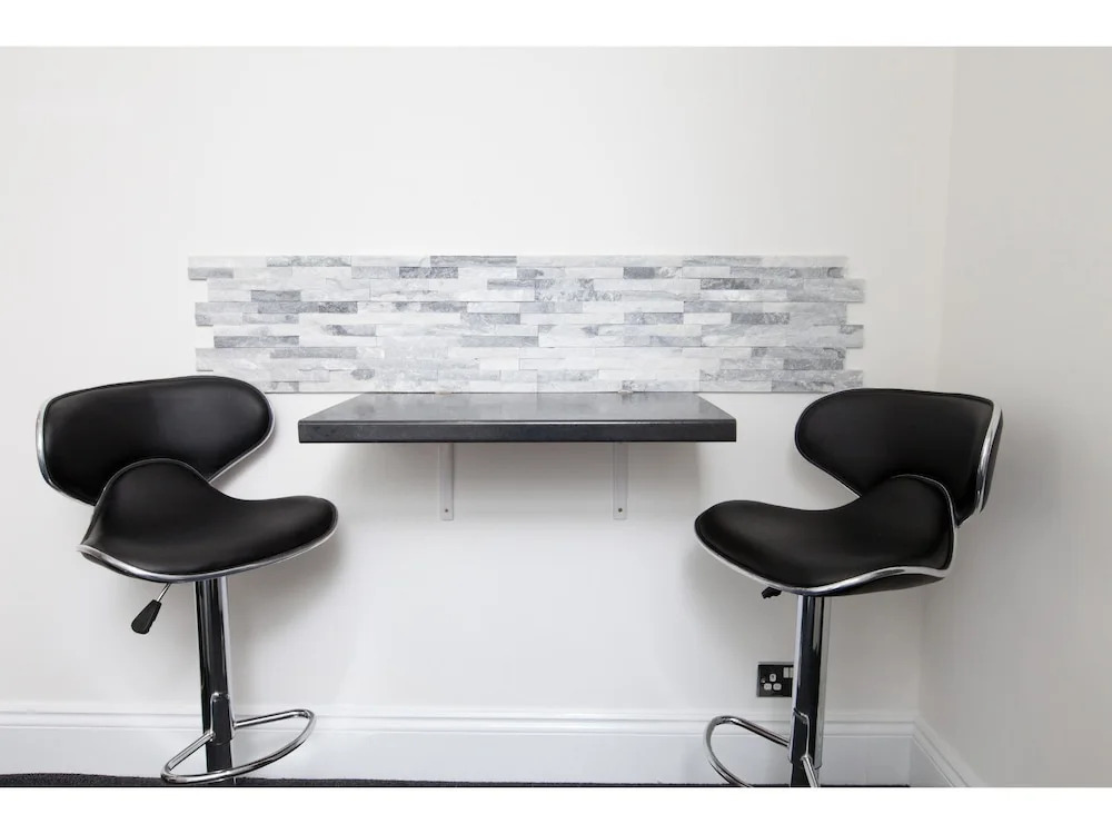 Leith Walk: Lovely Renovated Lower Flat W/parking