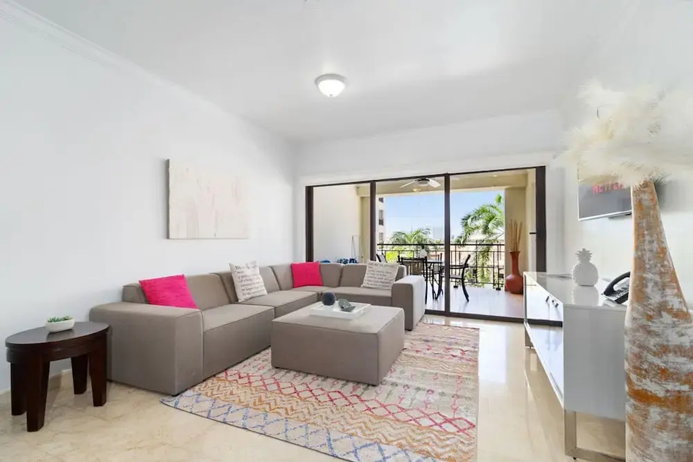 Beautiful 2BR Condo w Large Balcony in Palm Beach