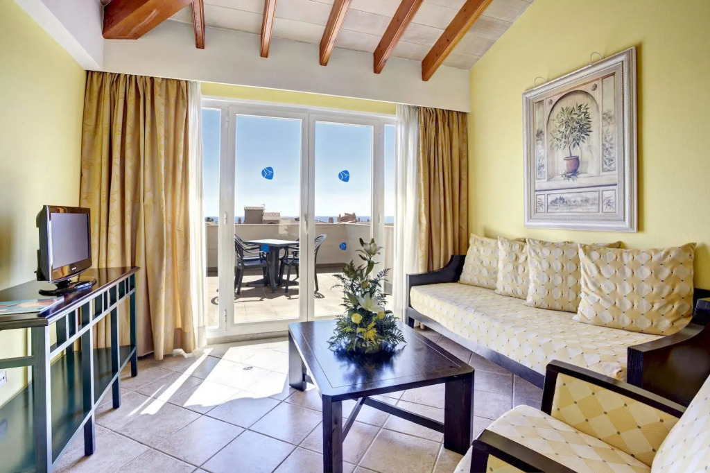 Grupotel Macarella Suites & Spa