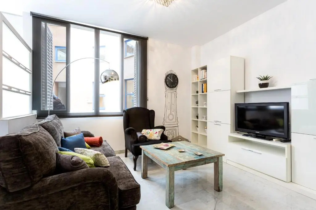 LR2 Private Terrace & Parking Right in the city Center