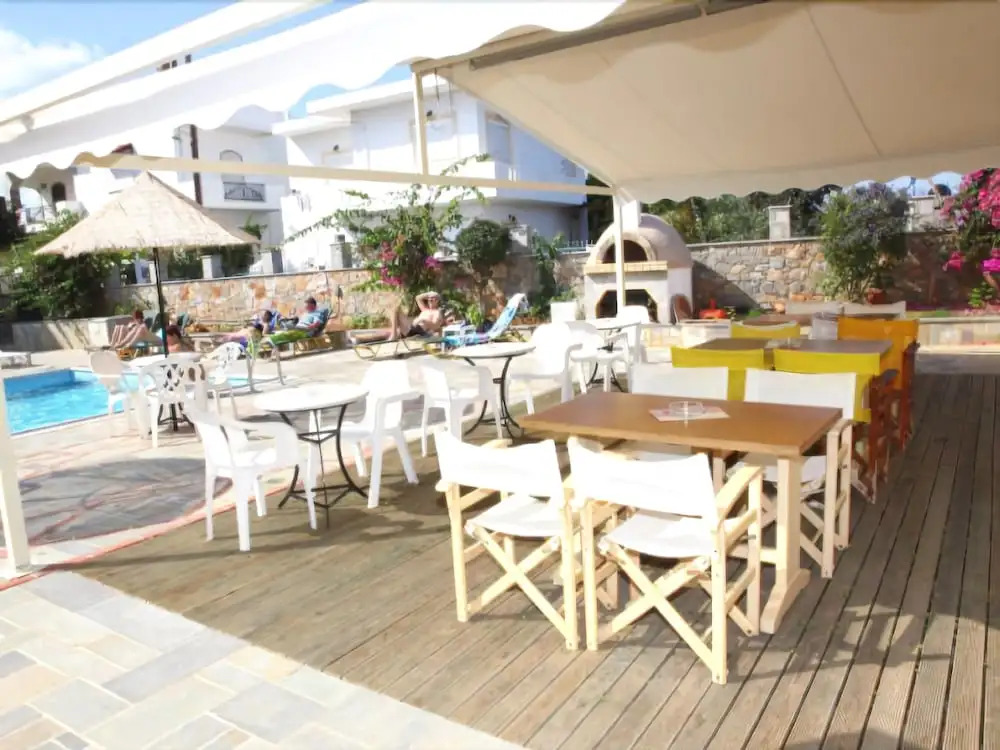 Elpida Apartments