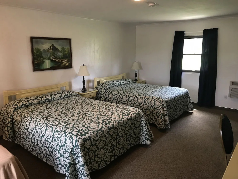The Evergreen Motel in Kansas