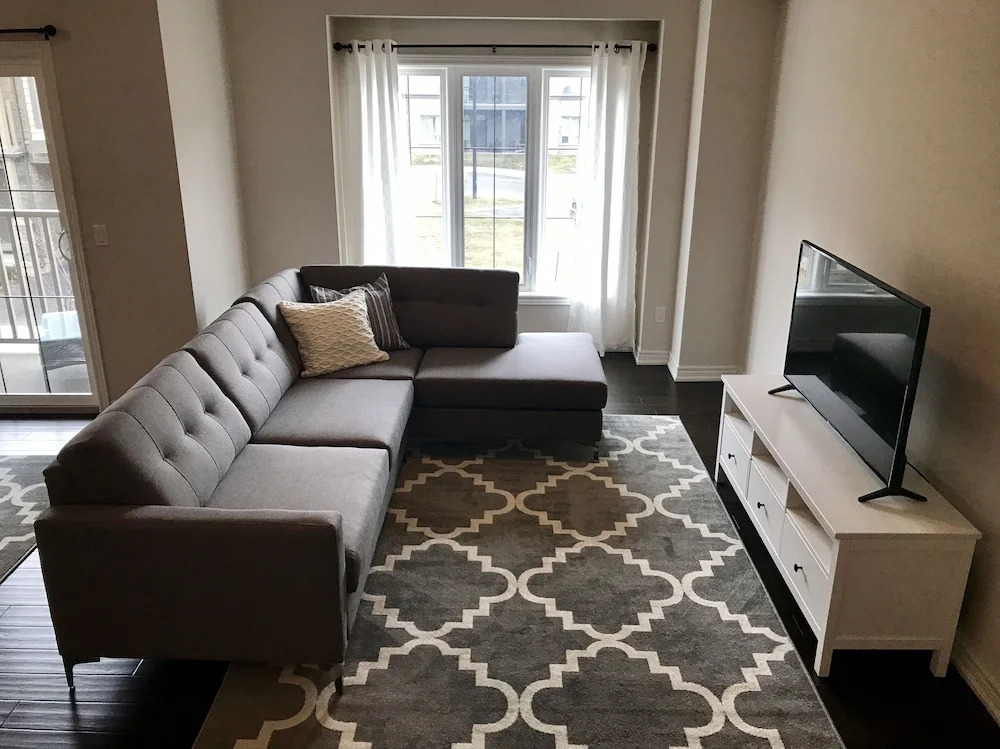 Quiet Town Home at Lake Ontario