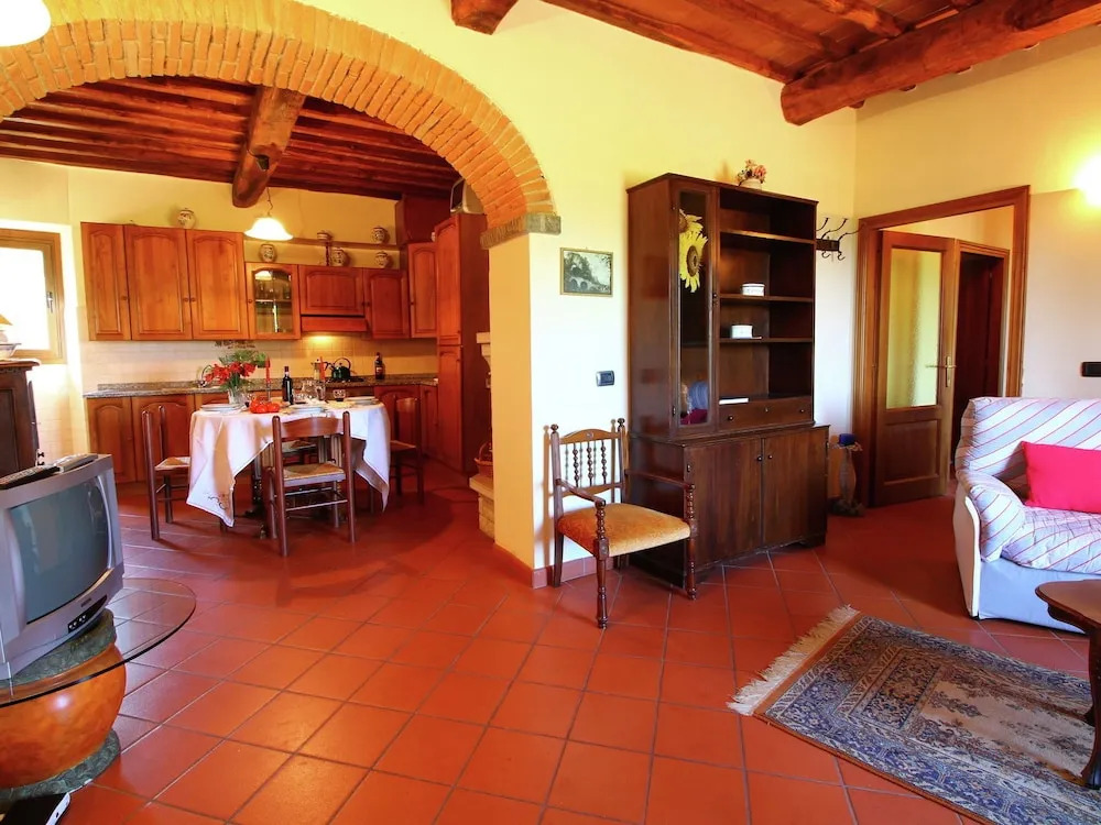 Attractively Furnished Apartment on a Large Estate in the Chianti Region