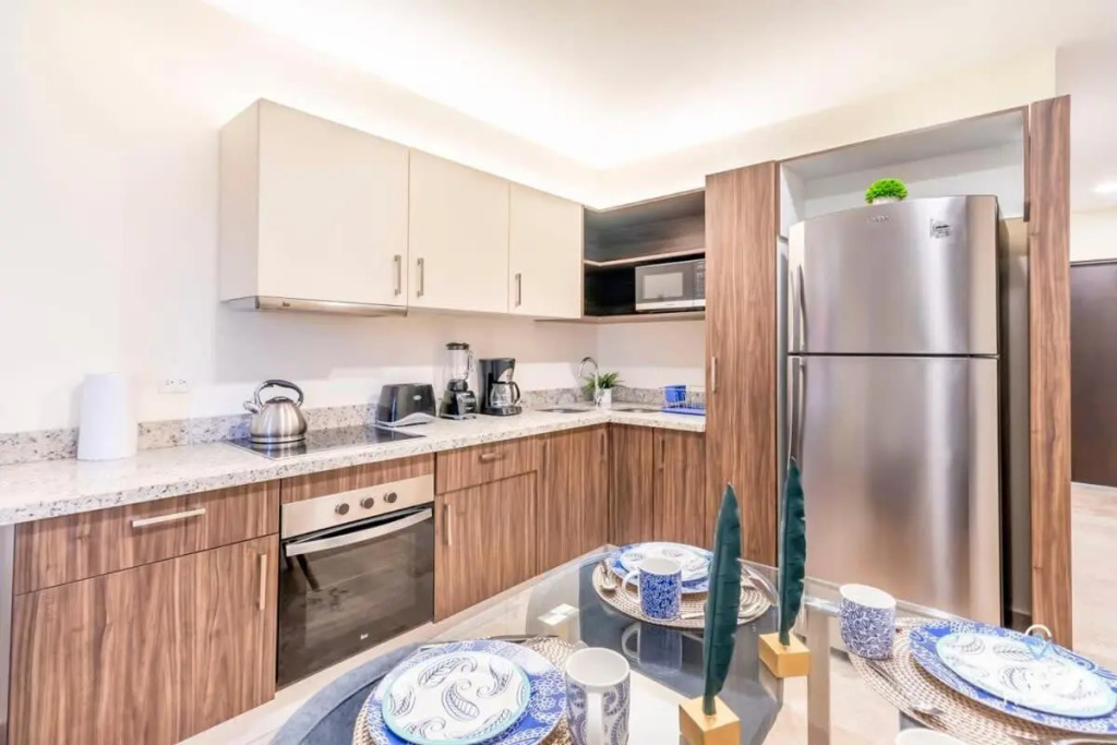 Veranto Condo Near 5Th Ave W Pool Access