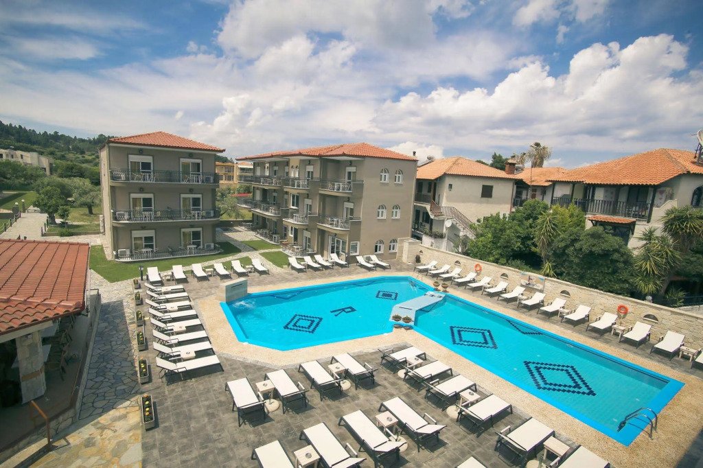 Royal Hotel and Suites