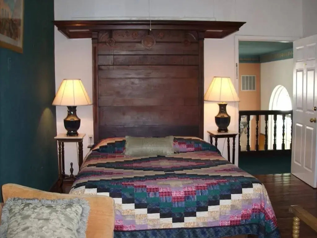Lundeen Inn of the Arts