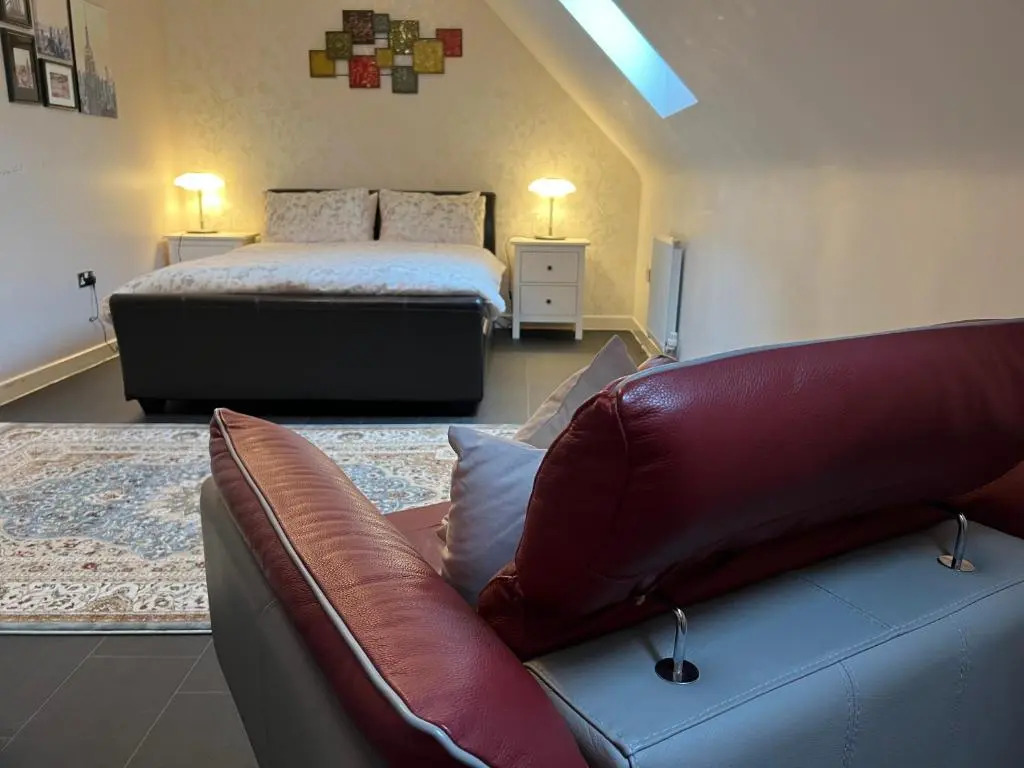 Sheffield City Centre , free Wifi & Parking - Private Room - Shared House