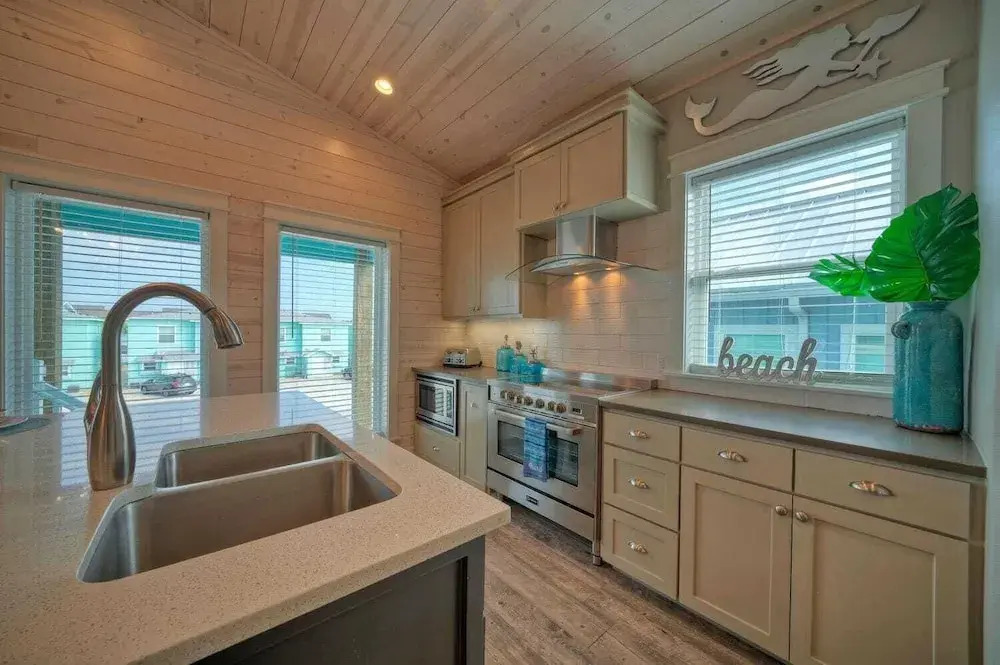 Private Pool, Covered Patio 4 Blocks to Beach Bourbon Breeze by Avantstay