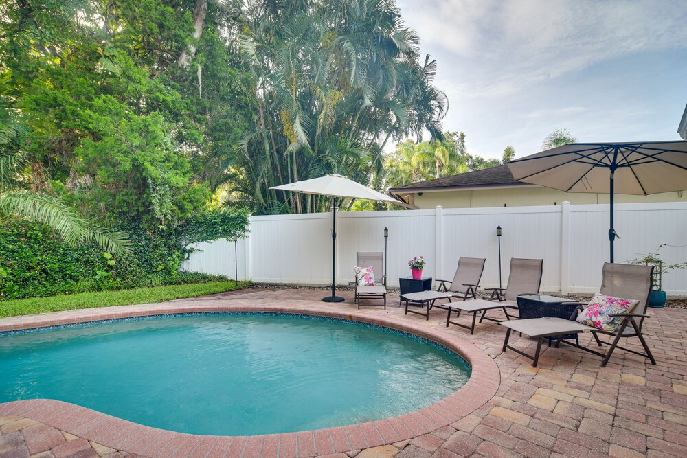 Private Pool, Slide & Treehouse: Largo Retreat