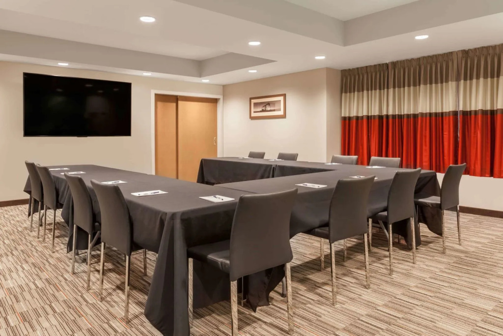 Microtel Inn & Suites by Wyndham Oyster Bay Ladysmith