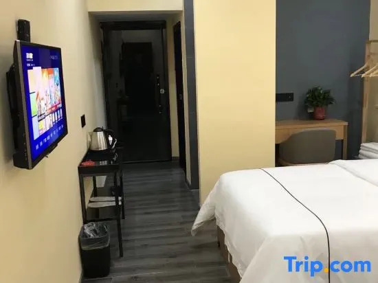 Yiyang Fenglin Evening  Hotel
