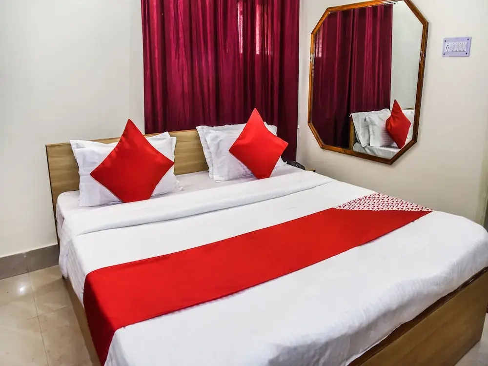 OYO 14606 Holiday Inn