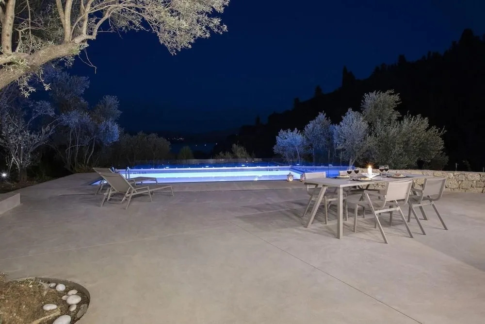 Villas Harriet - With Sea View and near the sea