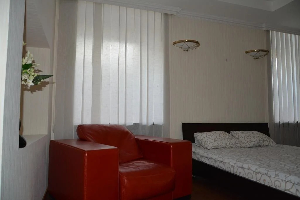 Hostel Holiday Host