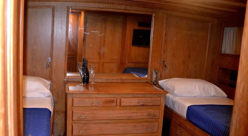 Bed & Breakfast Boat