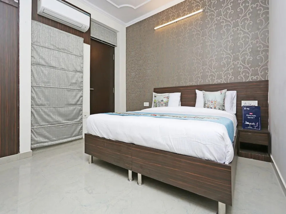 OYO 9596 Hotel Radha Nikunj Residency