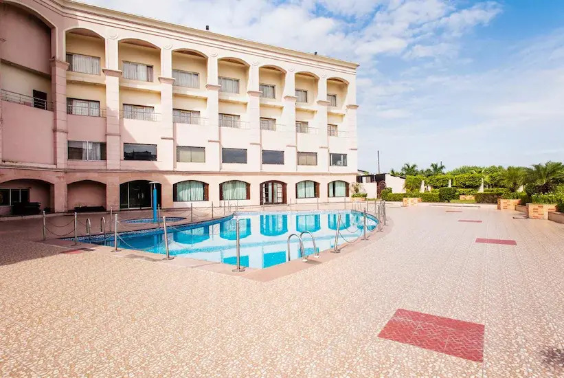 Ark Hotel And Resort