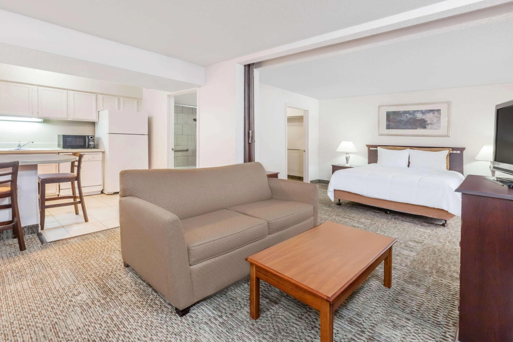 Hawthorn Suites Dallas Love Field