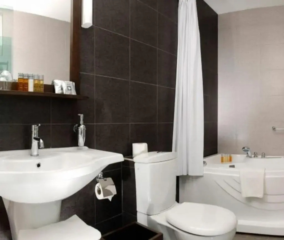 Honest Budapest by Chic & Basic