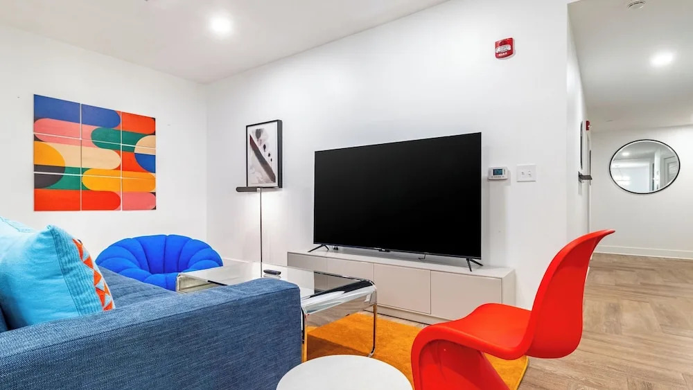 The Carter Buyout - 2 Units by Avantstay Group Stays