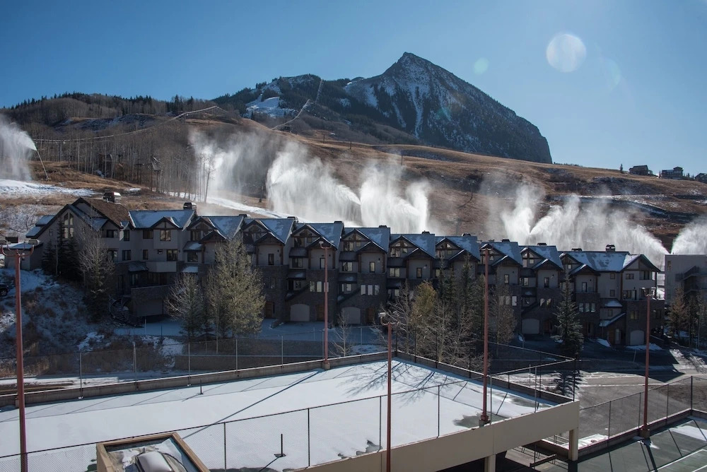 Recently Remodeled Ski Lodge Styled Plaza Condo - No Cleaning Fee! by RedAwning