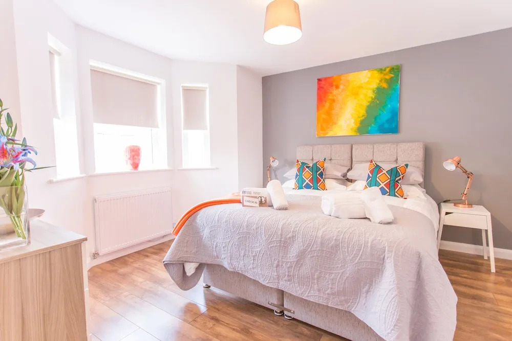 Modern Bright 1-2 Bed Apartments Oxford, with Free Parking ,OX4 Near BMW Science Park & Hospitals