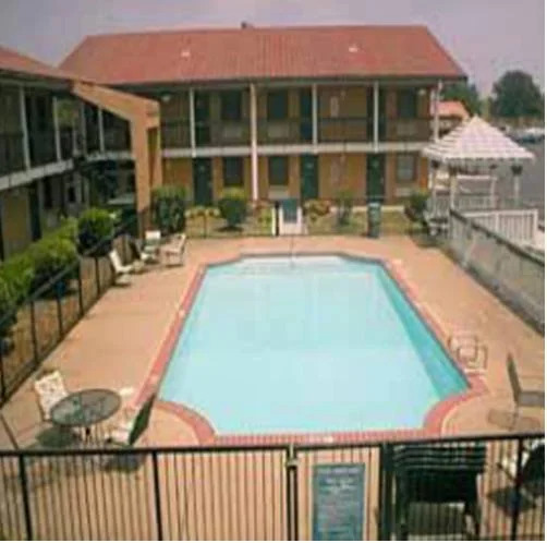 Budget Host Inn and Suites Memphis