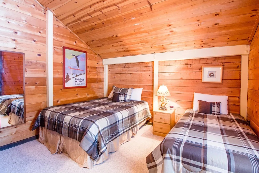 Cluster Cabin 12