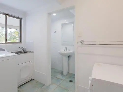 Beauty And The Beach', 88 Foreshore Drive - Large Home With Wifi And Water Views