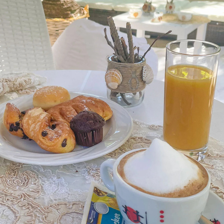 Hotel Gadames - Lunch on the Beach
