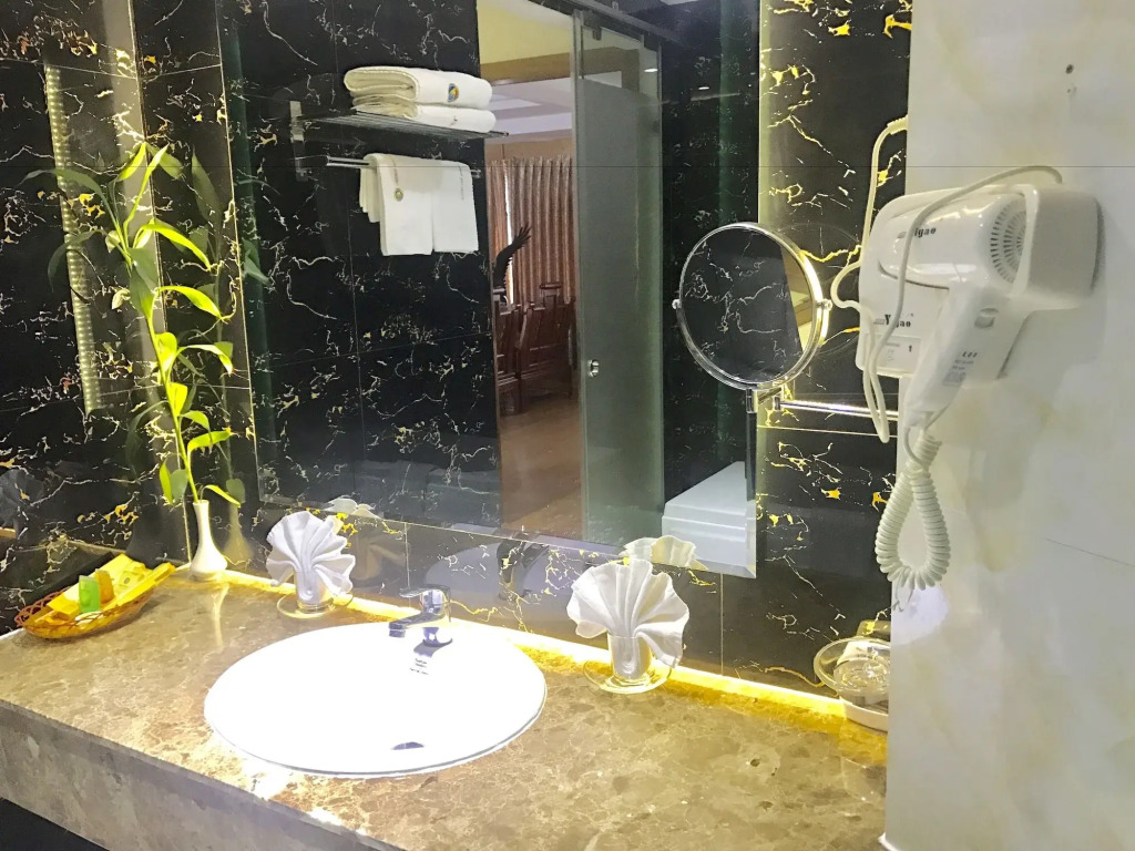 Sandals Hoàng Yến