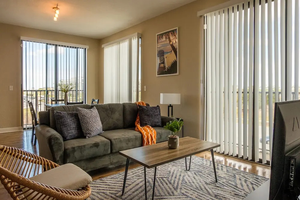 Northwest Tampa 1 BR and 2 BR Apt by Frontdesk
