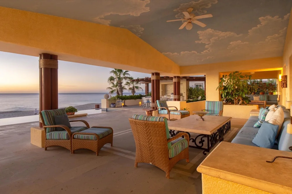 6 Bedroom Beachfront From $1600 per Night: Villa de la Playa