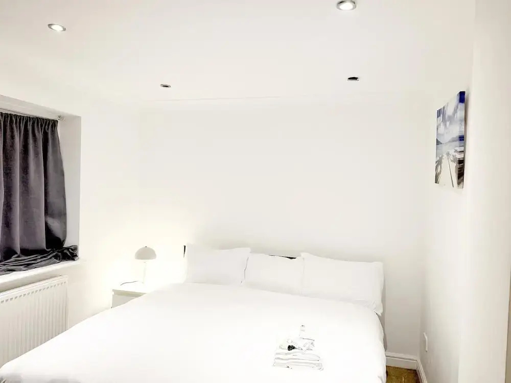 3 Bedroom in Northolt by Stayfolk